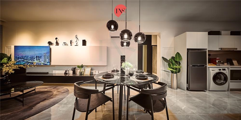 SU10 - R Suite Chancery C2 Show Unit 