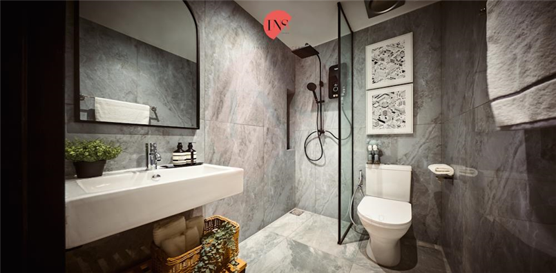 SU10 - R Suite Chancery C2 Show Unit 