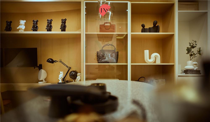 SU11 - R Suite Chancery Soho B Show Unit 